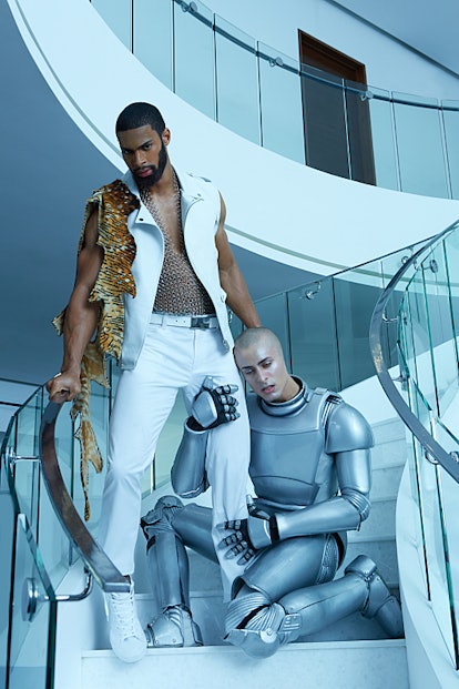 A model with the robot posing on the stairs on the ANTM Cycle 21, Episode 8