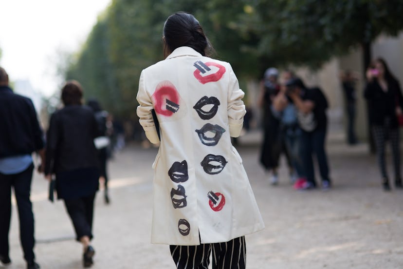 White street style coat with lipstick traces designed 