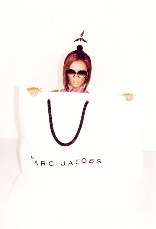 Victoria Beckham holding a huge white Marc Jacobs bag from 2007 Spring/Summer collection