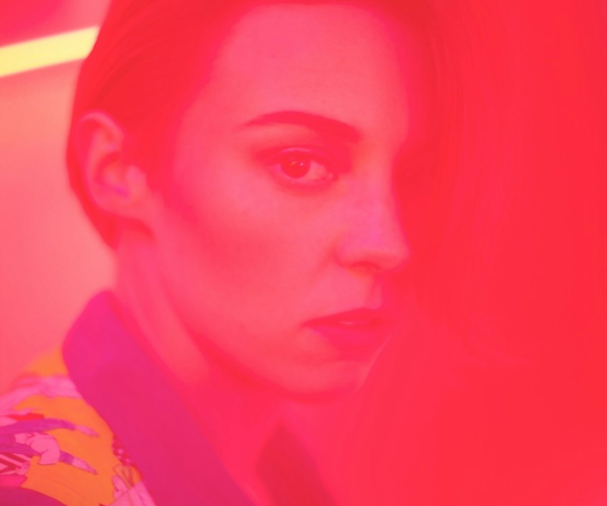 Elly Jackson in a colorful jacket and calm look with red lighting 