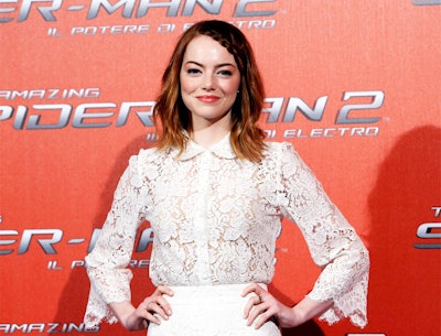  Emma Stone with red hair and a front braid in white lace dress.
