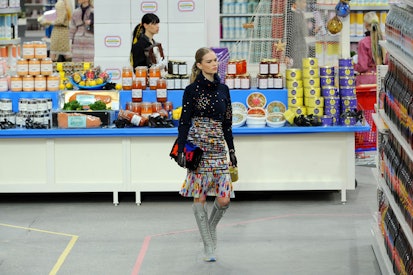 Chanel Goes Grocery Chic for Fall 2014 Show « Vichi