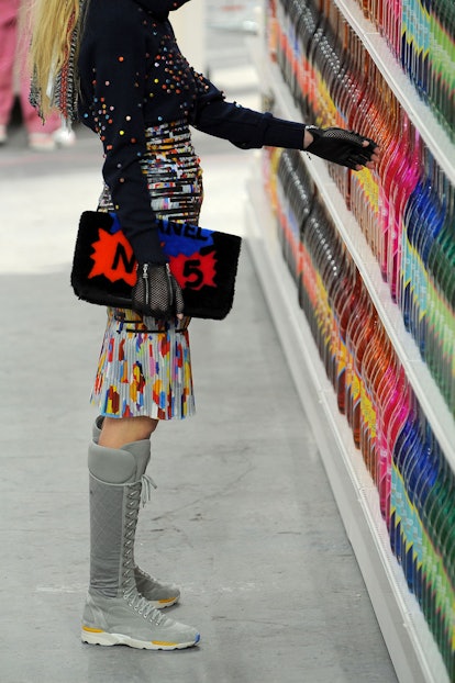 chanel-fall-winter-2014-grocery-store-runway-show-09