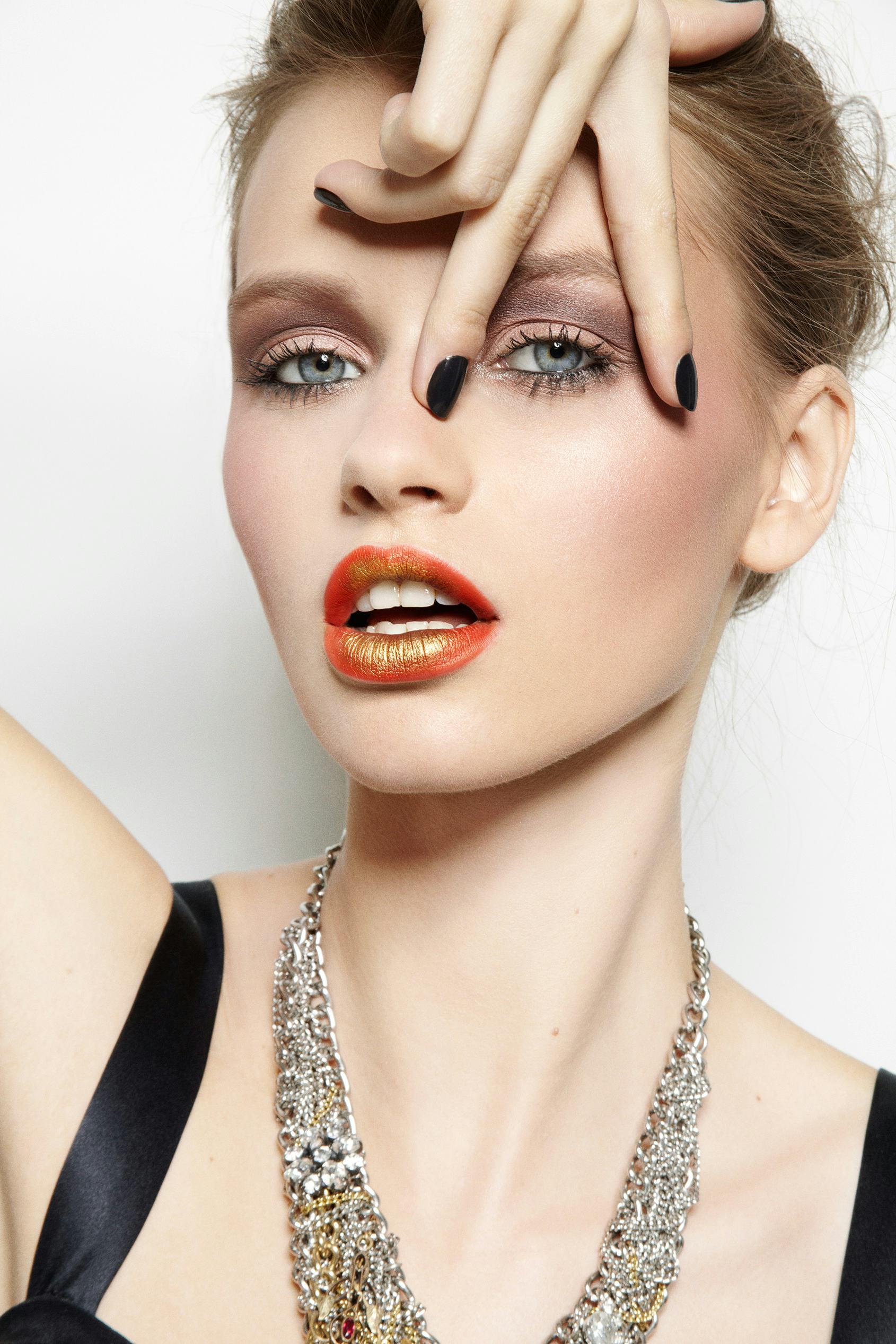 Guide to Gold Lipstick