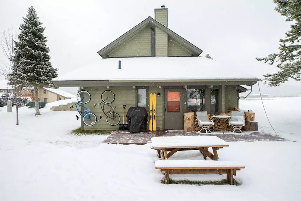 8 Cozy Airbnb Rentals For A Dreamy Winter Getaway