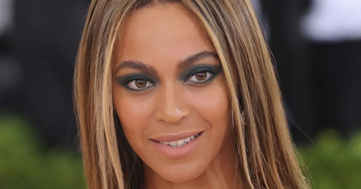 Beyoncé Pays Tribute In Wake Of Dallas Police Shootings