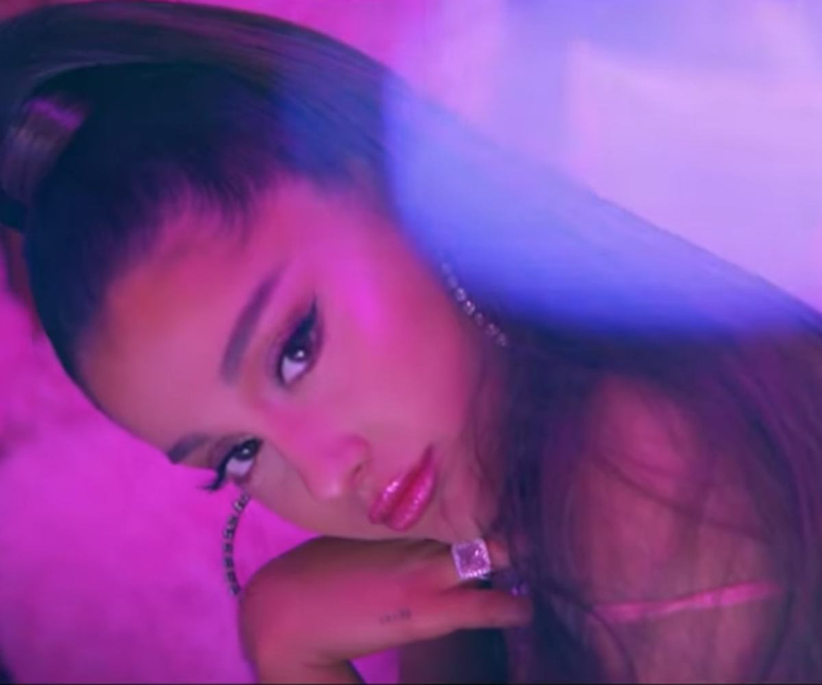 Broke Twitter Can T Relate To Ariana Grande S 7 Rings
