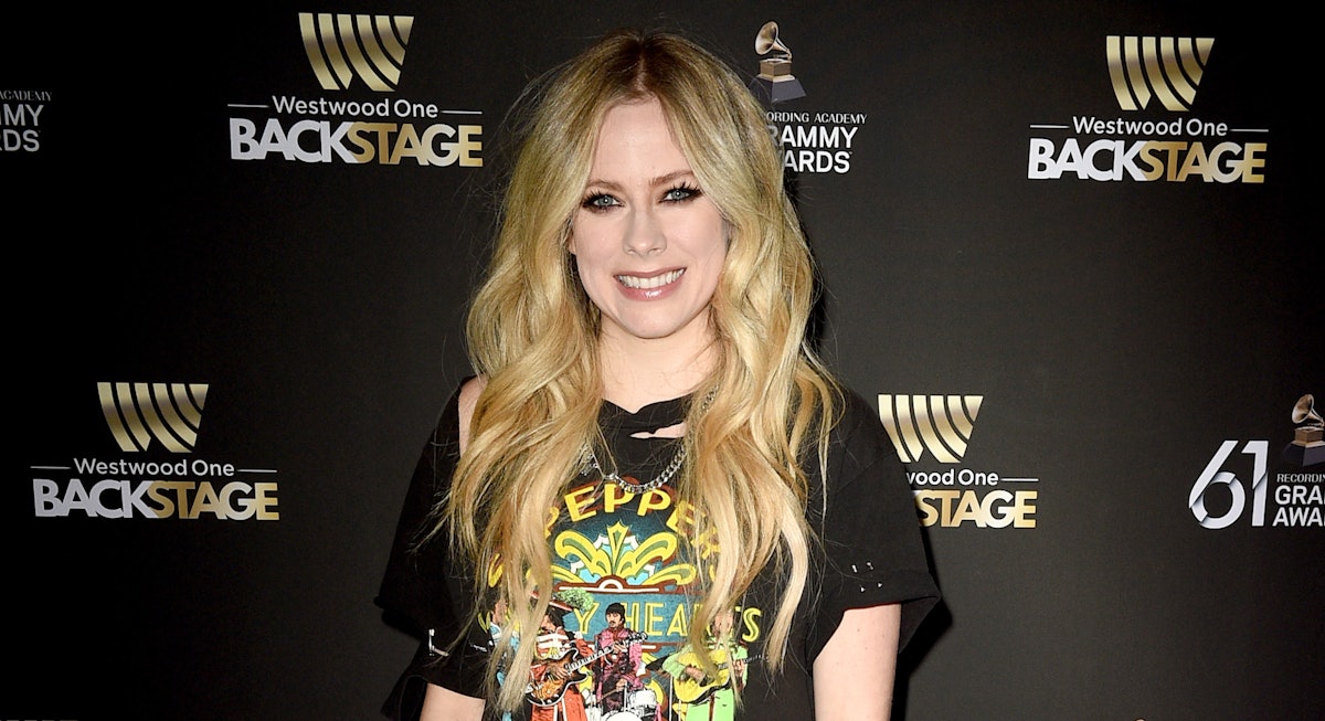 Avril Lavigne Addresses The Theory That She S Dead