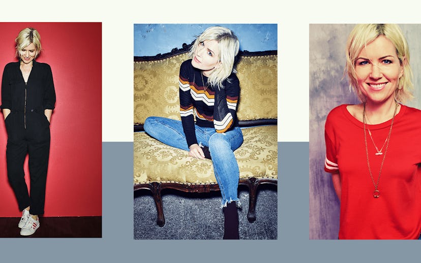 Dido sitting on a chair while wearing jeans and black long-sleeved shirt