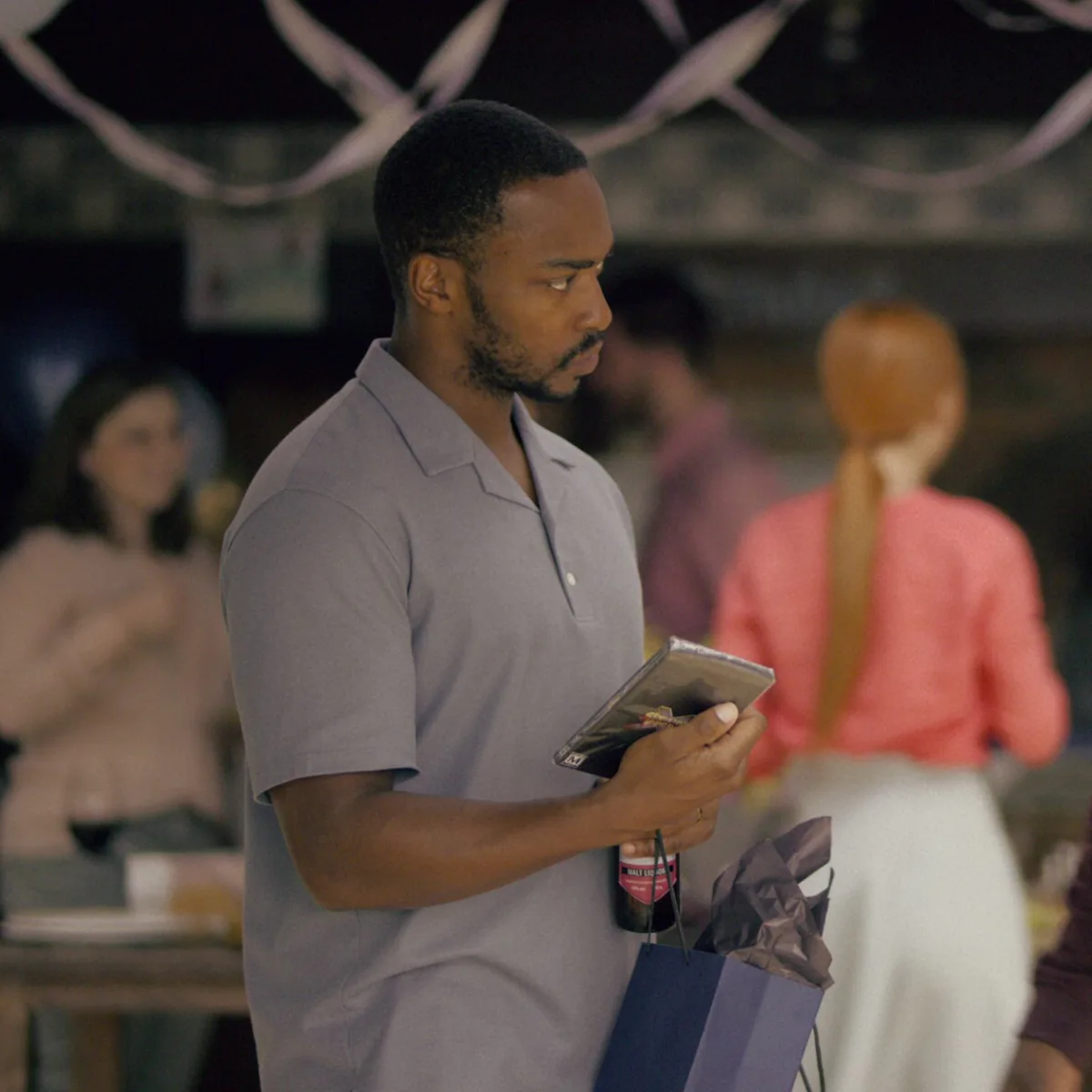 Black Mirror's "Striking Vipers" Challenges Heterosexuality Black Mirror's "Striking Vipers" Challenges Heterosexuality