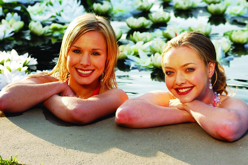 Scene with Kristen Bell and Amanda Seyfried in the pool with arms crossed from the series Veronica M...