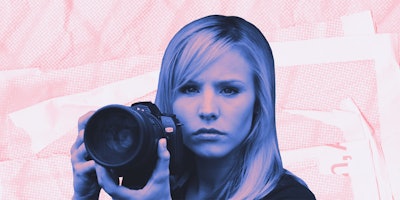 Cover for the series Veronica Mars with actress Kristen Bell as the main role Veronica Mars holding ...