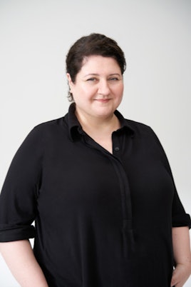 Co-founder and creative director of Universal Standard, Alexandra Waldman wearing a black shirt