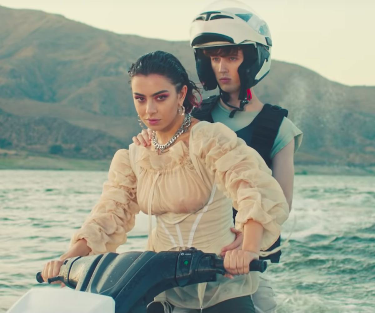 Charli Xcx And Troye Sivan Debut 99 Video Charli Xcx And Troye Sivan Debut 99 Video