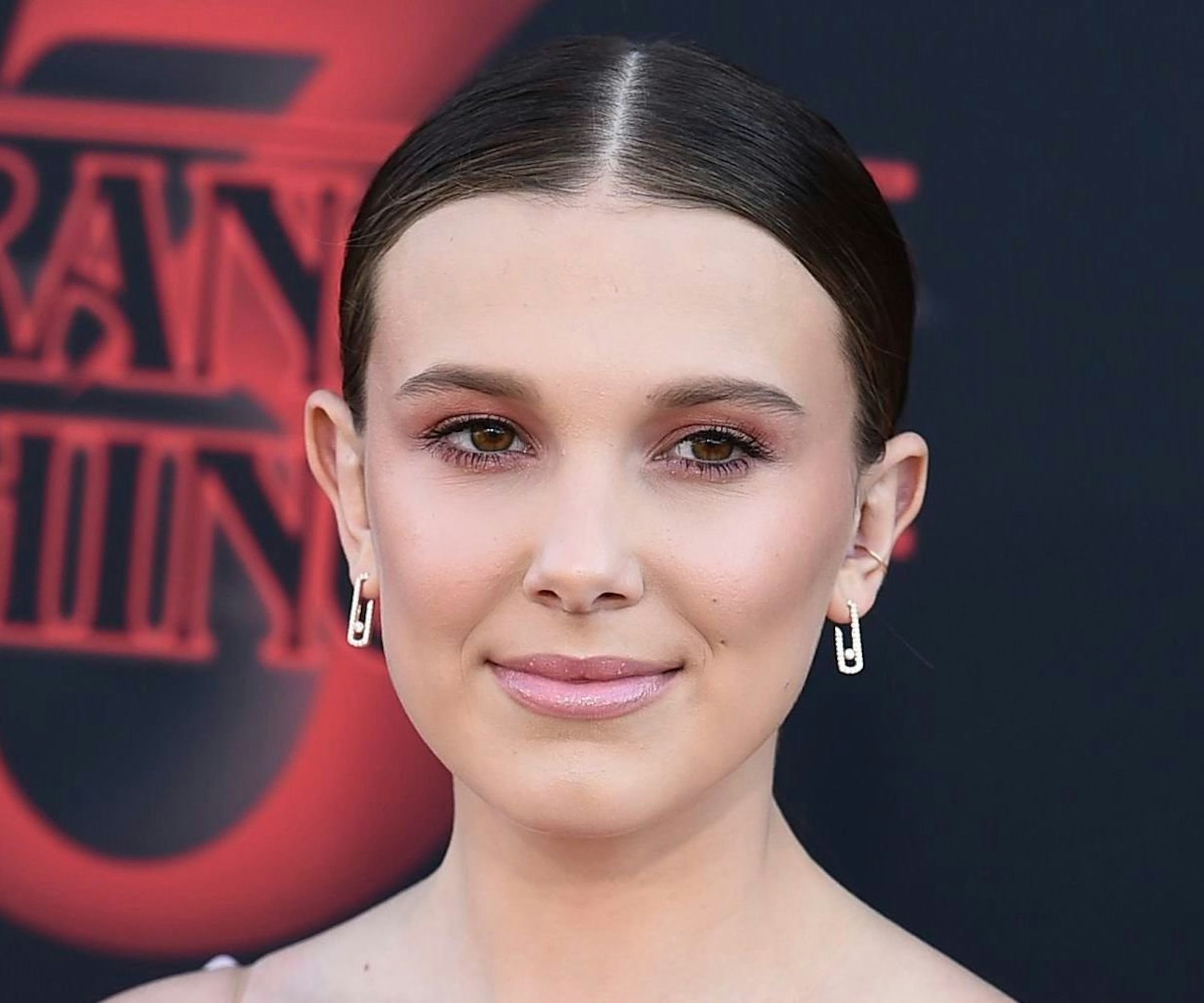 Millie Bobby Brown Just Wore A Graphic Eye Makeup Look