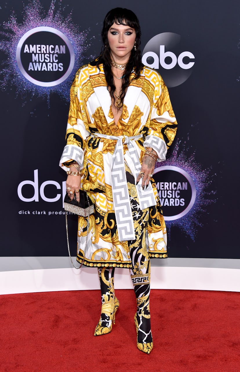 2019 AMAs: See The Best Red Carpet Looks