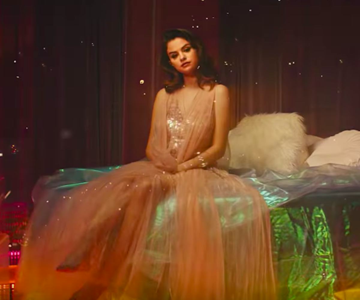 Selena Gomez - Rare (Pop Up Video)