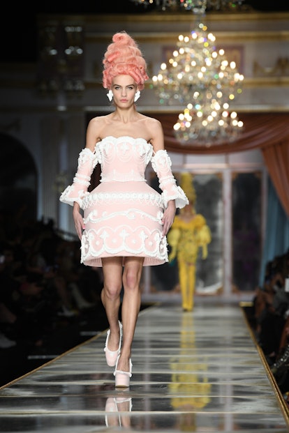 visitor Distinguish Hilarious Moschino's Fall 2020 Show Was Like Versailles On The Runway