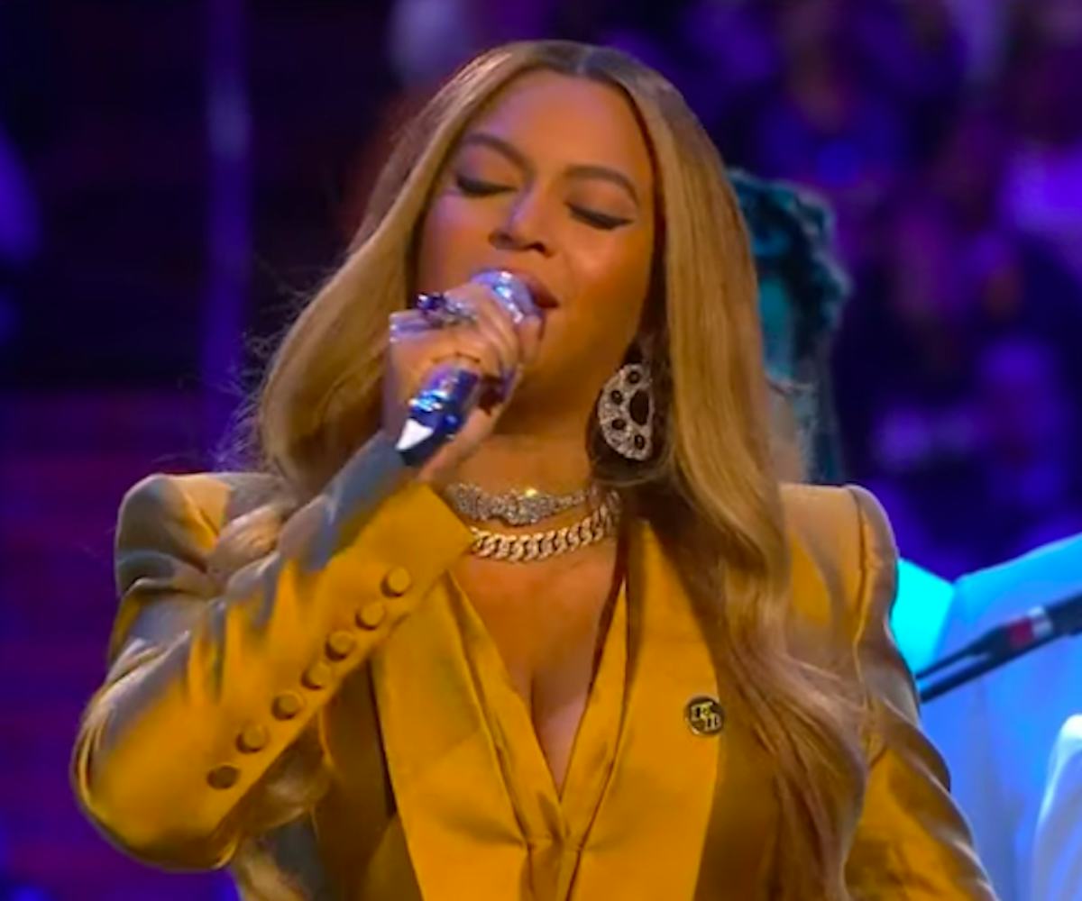 Beyonce performing at Kobe Bryant's memorial 