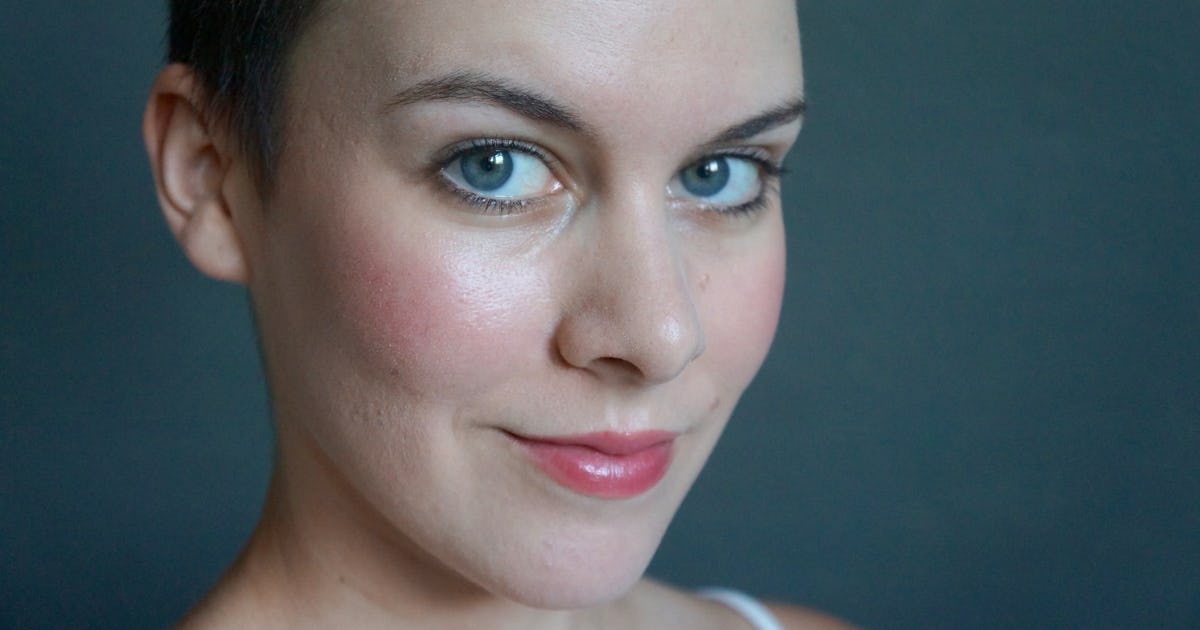 How To Wear Blush When You Have Naturally Flushed Skin — PHOTOS