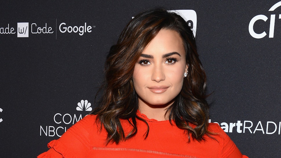 Demi Lovato Changed Her Hair Again Continues To Keep Fans