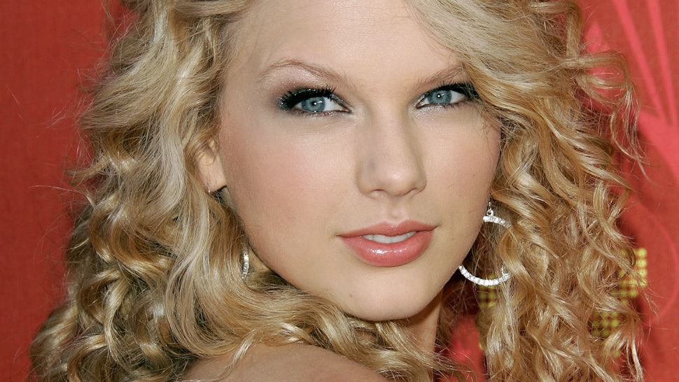 How Being A Taylor Swift Fan Has Changed In The 10 Years Since Her