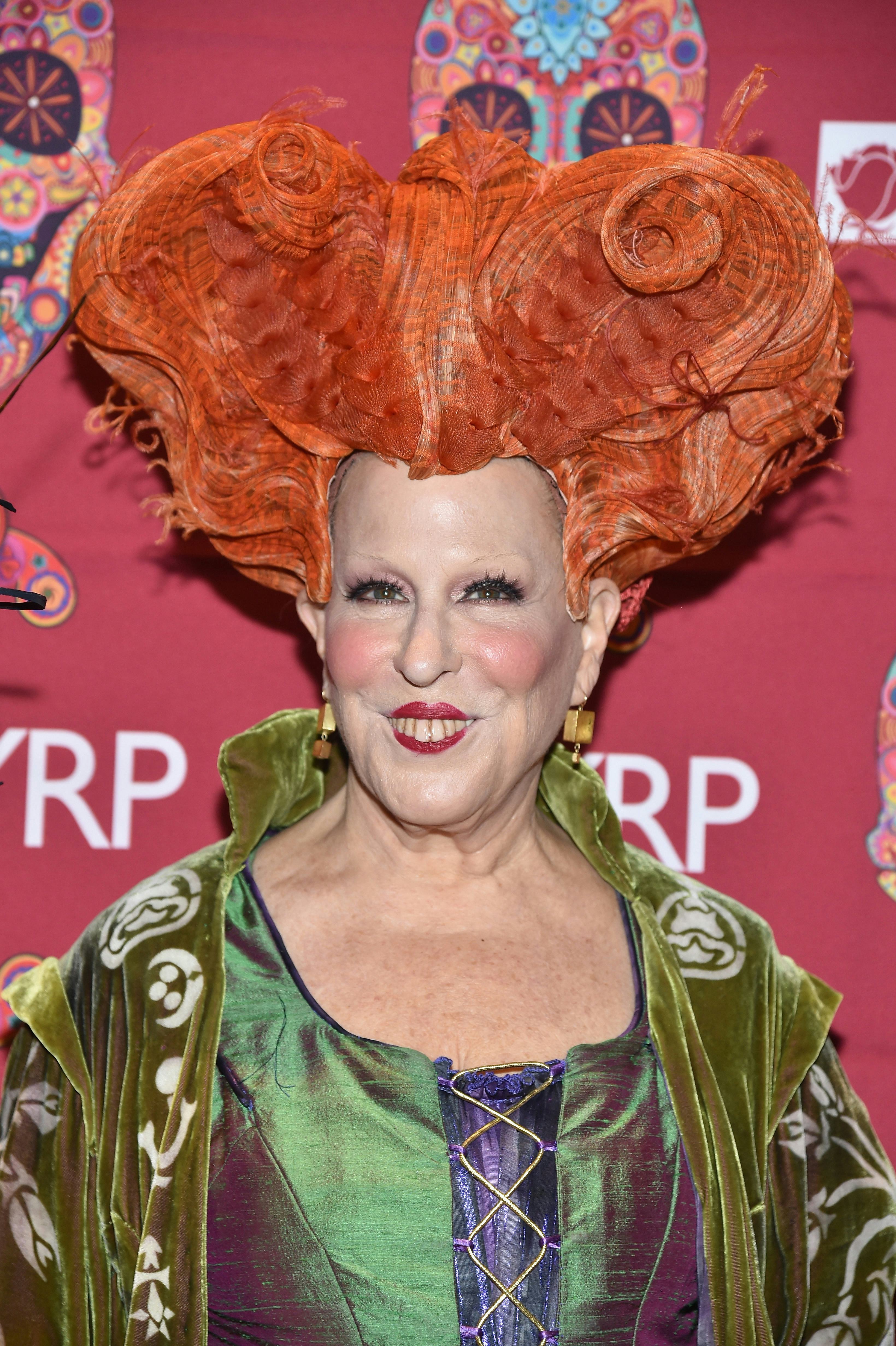 Bette Midler's Halloween Costume Keeps Your 'Hocus Pocus' Sequel Dreams ...