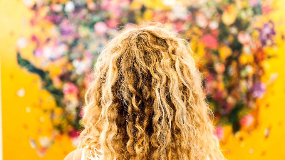 The 9 Best Shower Tips For Curly Hair According To The Experts