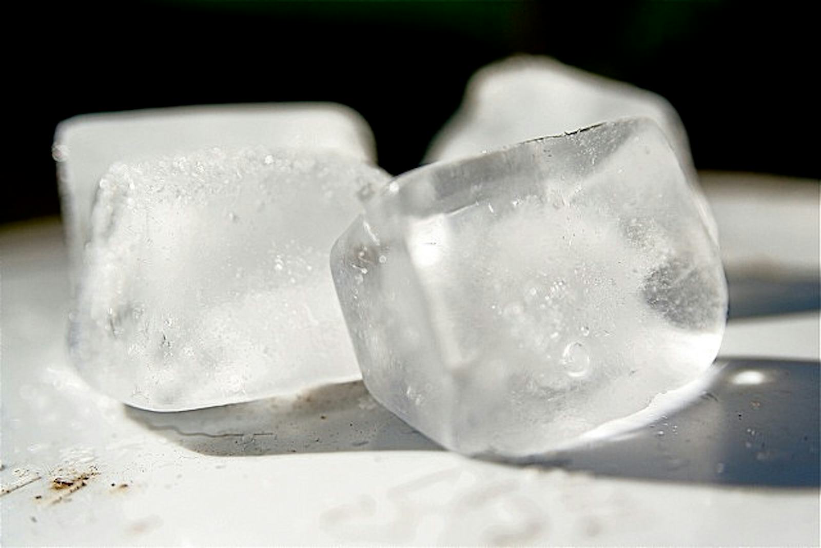 Ice cube method. Кубики льда. Заморозка льда. Кусковой лед. Лед из морозилки.