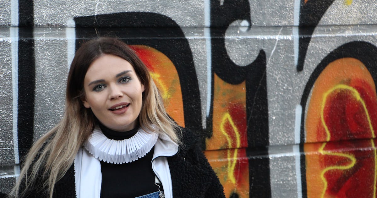 I Wore An Elizabethan Ruff For A Week Because There’s No Such Thing As ...