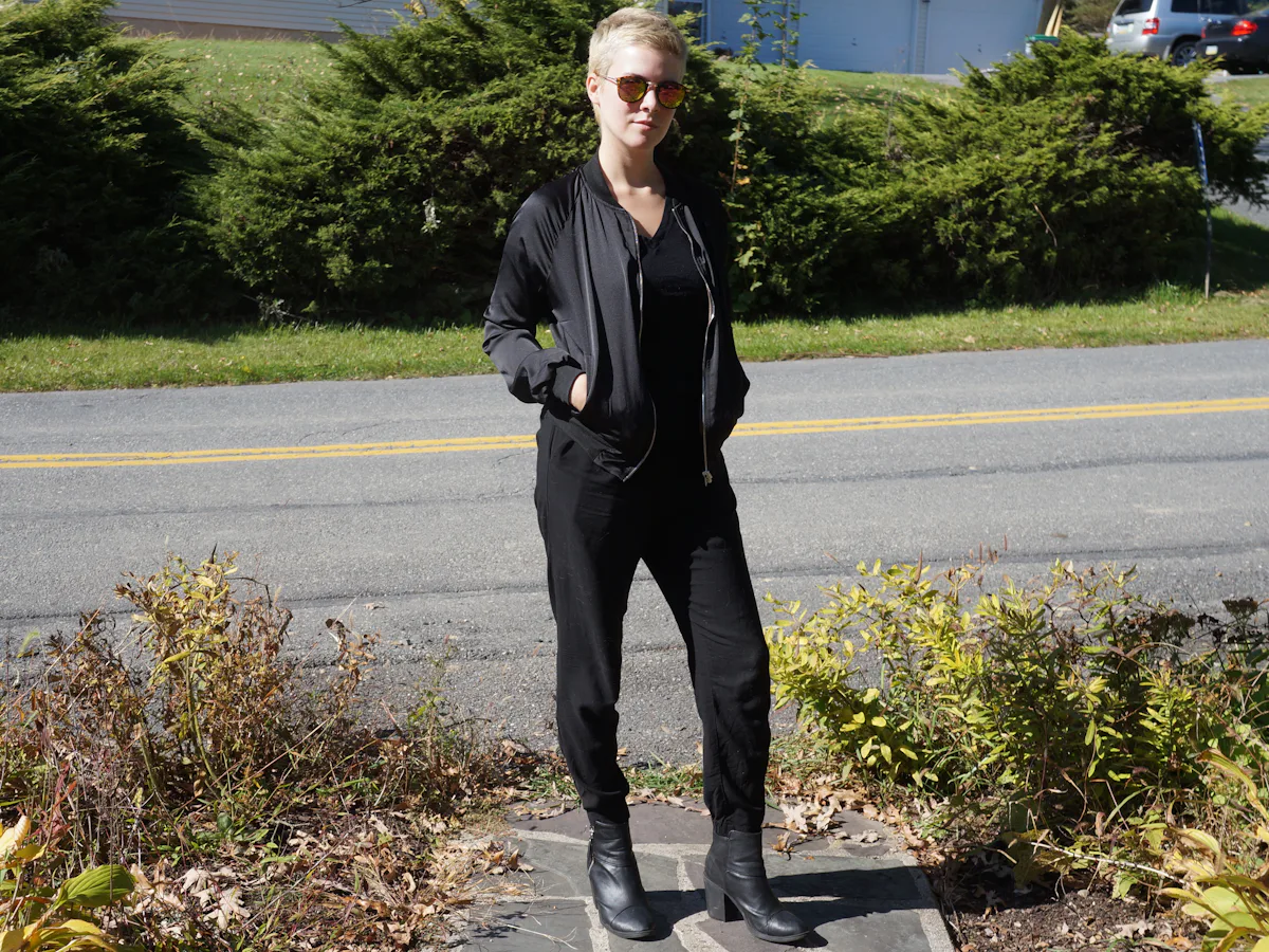 10 Struggles Only People Who Always Wear Black Will Understand 10 Struggles Only People Who Always Wear Black Will Understand