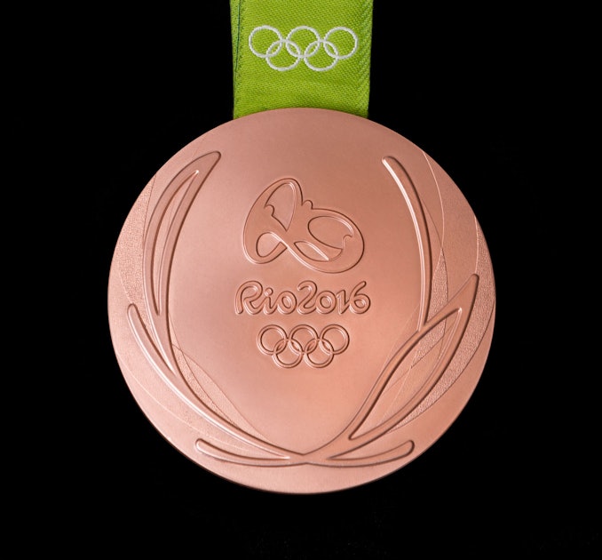 Medal get. Олимпийская медаль Рио 2016. Золотая Олимпийская медаль Рио. Бронзовая медаль Рио 2022. Медали олимпиады в Рио де Жанейро.