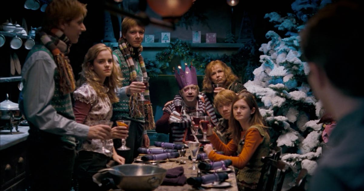 Featured image of post Harry Potter Happy Christmas Harry / Harry has got presents for the first time and he is very happy.