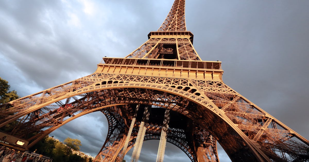 photoshop his eiffel tower photo