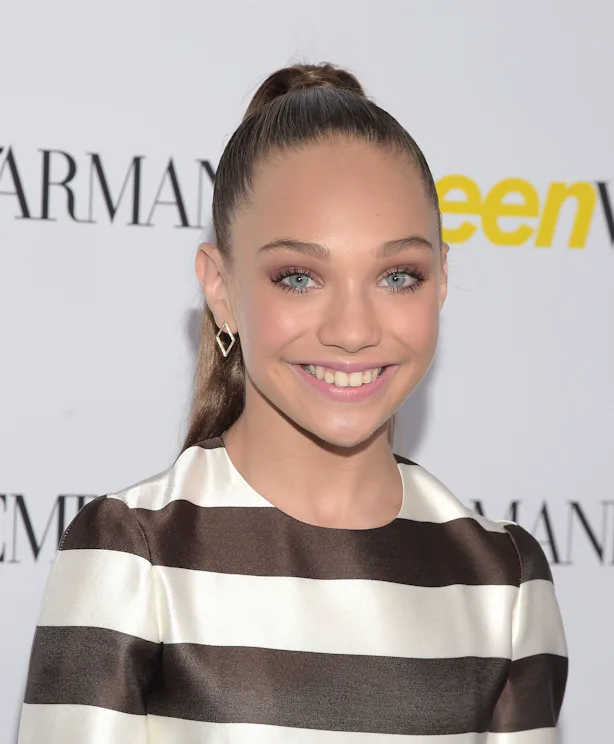 Maddie Ziegler Shops With Her Dog Because She s Just An Average Teen 