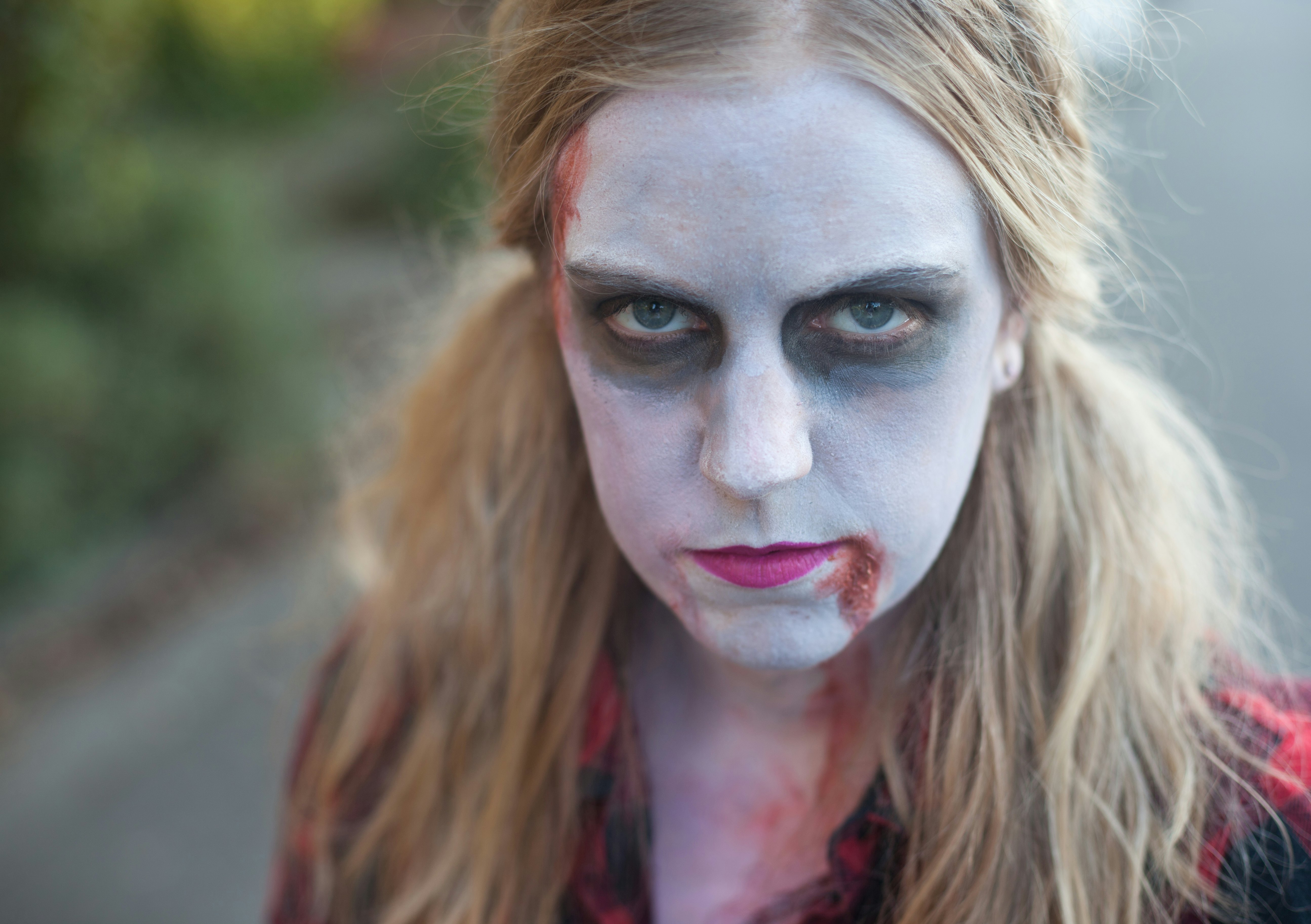 9 Easy Halloween Makeup Ideas From Zombies To Sexy Vampires To