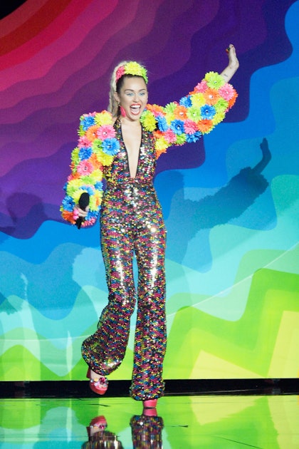 Miley Cyrus Flashes Nipple At The Vmas Was It An Intentional