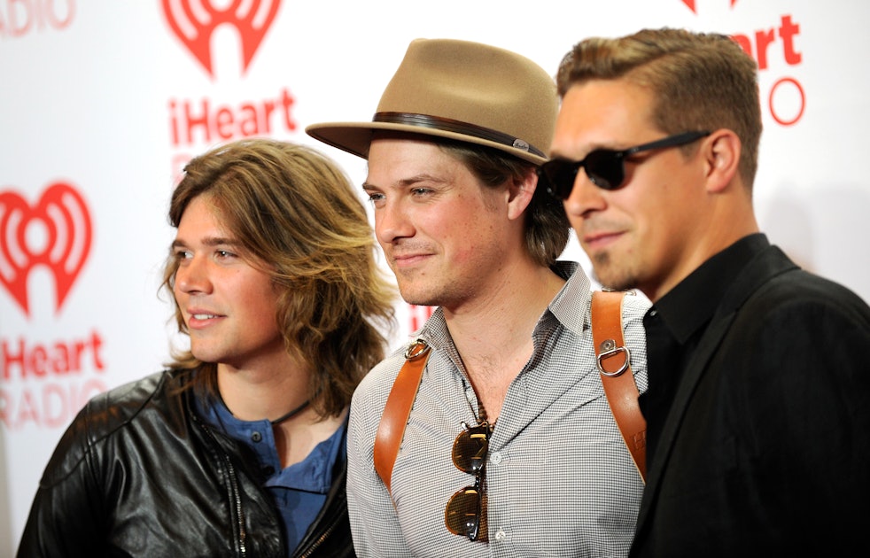 Hanson says they haven't heard good covers of 'MMMBop' because they're  usually sung wrong - Los Angeles Times