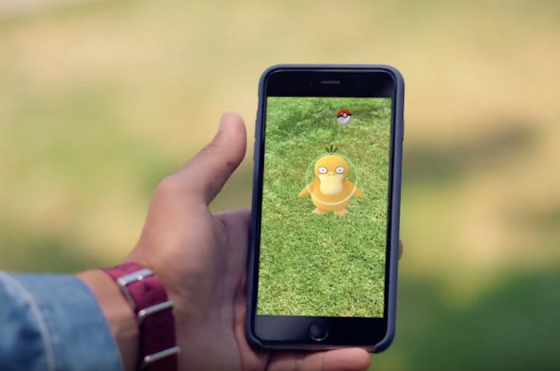 Pokémon Go: what is the difference between the expanding circles