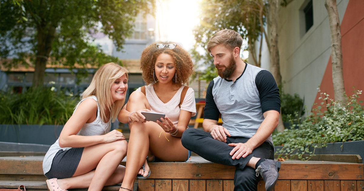 are logan lerman and alexandra daddario dating