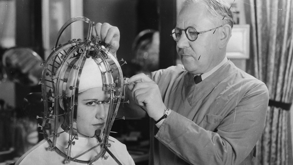 10 Old School Beauty Tools That Seem More Like Torture Devices