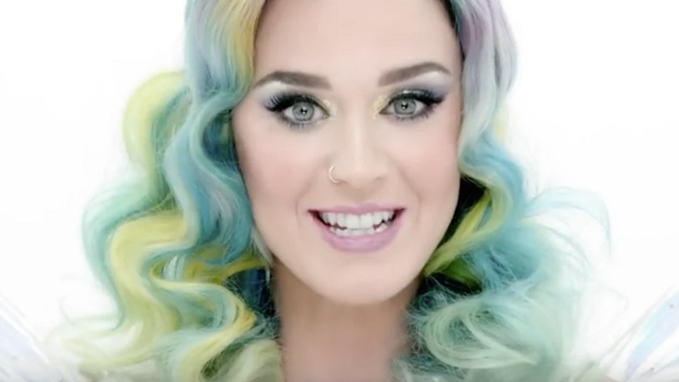 Katy Perry Has Rainbow Hair In H M Holiday Commercial Video