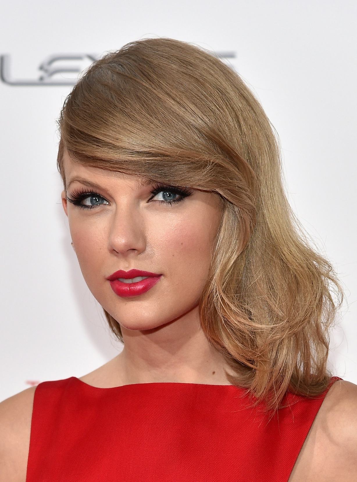 10 Lyrics From Taylor Swift's "Blank Space" Explained, Because She's
