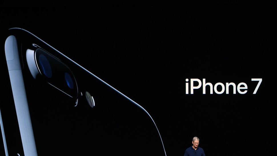 9 Photos Of The Jet Black Iphone 7 That Will Have You