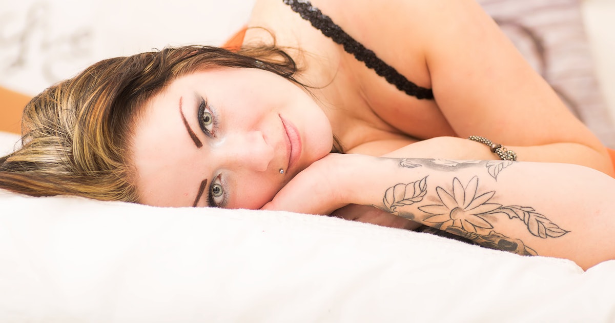 dating an older woman in your 20s dating an older woman in your 20s