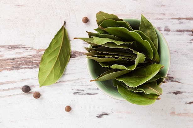 How To Make Bay Leaf Tea For Your Acne & Other Beauty Needs — PHOTOS