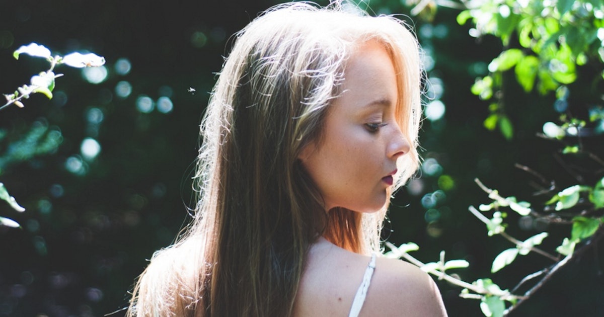 How To Get Rid Of Static Hair According To Expert Stylists