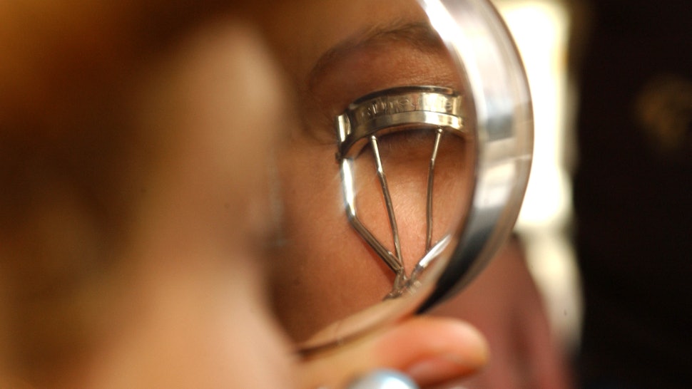 How To Make Your Eyelashes Stay Curled All Day Because Nobody Wants how-to-make-your-eyelashes-stay-curled-all-day-because-nobody-wants