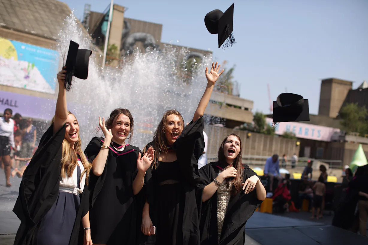 10 Ways To Stay In Touch With People After You Graduate, Because You ...