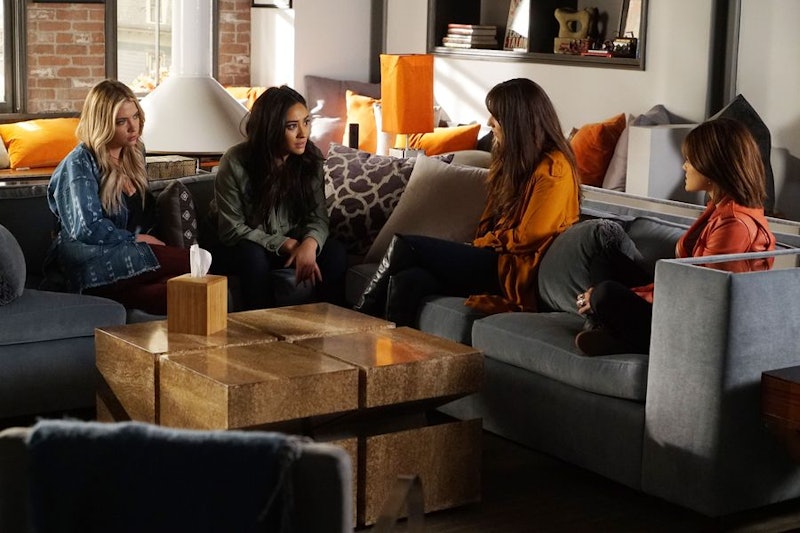 Pretty Little Liars Season 7b Hints From The Preview Suggest That Everyone Is A Suspect 0120